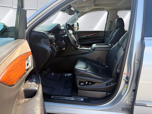 Used 2016 Cadillac Escalade Luxury AWD/4WD image 9
