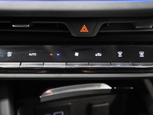 Used 2025 Buick Envision Sport Touring image 28