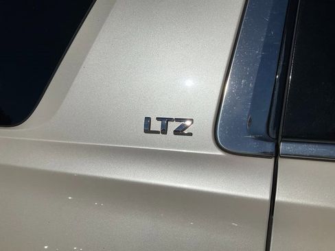 Used 2015 Chevrolet Suburban LTZ image 8