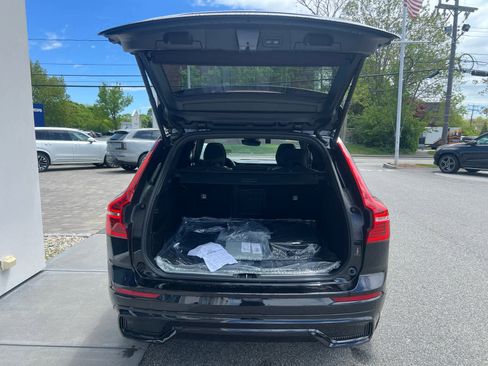 New 2025 Volvo XC60 B5 Ultra w/ Climate Package image 9