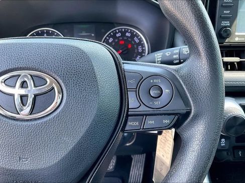 Used 2020 Toyota RAV4 LE FWD image 12