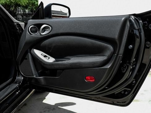 Used 2015 Nissan 370Z Touring RWD image 38