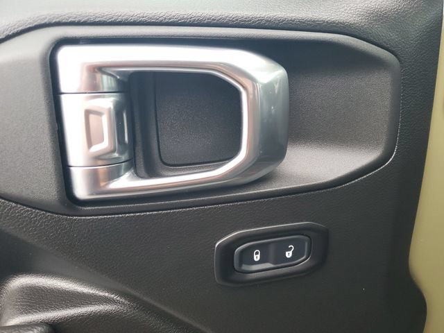 Used 2025 Jeep Wrangler Sport AWD/4WD image 16