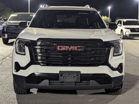 Used 2026 GMC Terrain Elevation w/ Elevation Premium Package FWD image 2