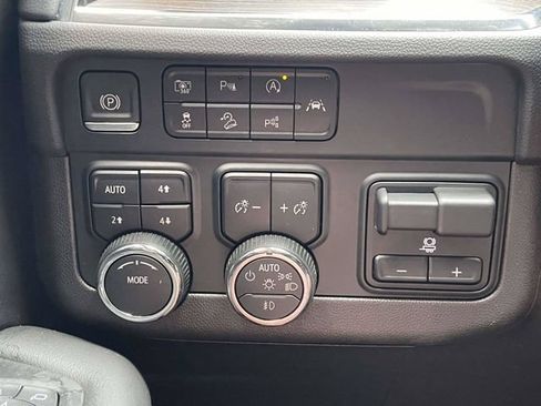 Used 2025 Chevrolet Tahoe Z71 w/ Comfort Package AWD/4WD image 23