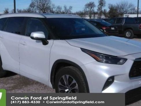 Used 2023 Toyota Highlander XLE image 7