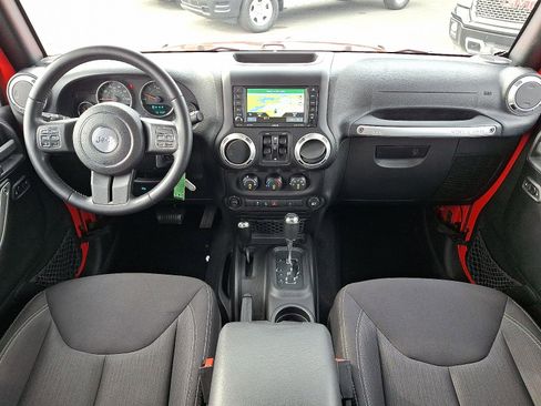 Used 2015 Jeep Wrangler Unlimited Rubicon w/ Connectivity Group image 11