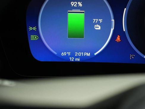 Certified 2025 Porsche Macan 4S Electric AWD/4WD image 15