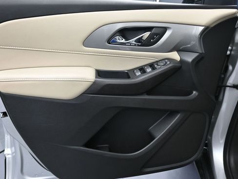 Used 2022 Chevrolet Traverse LS image 15