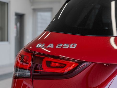 Certified 2021 Mercedes-Benz GLA 250 4MATIC image 22