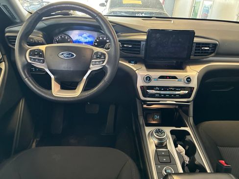 Used 2023 Ford Explorer XLT AWD/4WD image 11