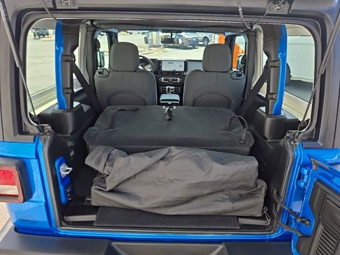 Used 2025 Jeep Wrangler Sport AWD/4WD image 41