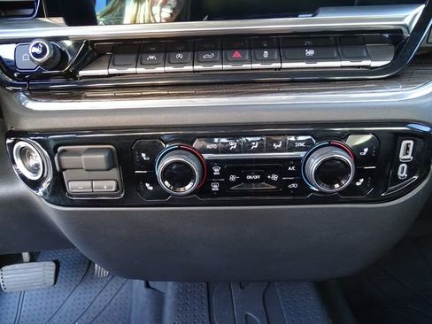 Used 2023 Chevrolet Silverado 1500 LT w/ Leather Package AWD/4WD image 35