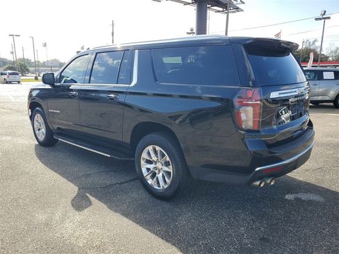 Used 2024 Chevrolet Suburban Premier image 3