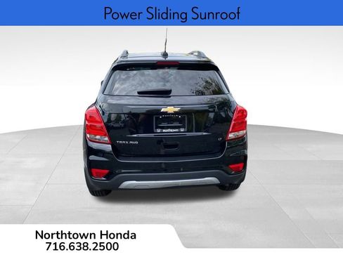 Used 2017 Chevrolet Trax LT w/ Sun & Sound Package image 8