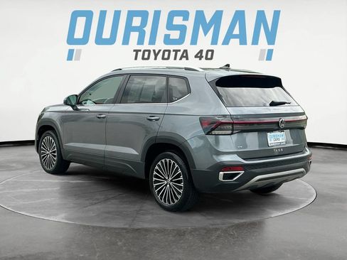 Used 2025 Volkswagen Taos SE FWD image 5