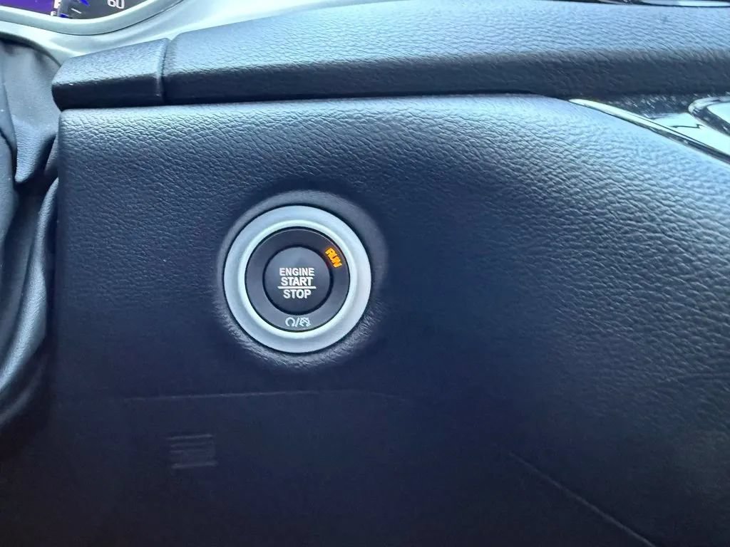 Used 2026 Chrysler Pacifica Select FWD image 17