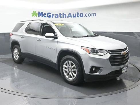 Used 2019 Chevrolet Traverse LT image 2