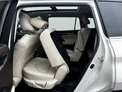 Used 2021 Toyota Highlander Platinum image 49