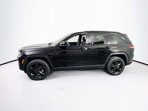 Used 2023 Jeep Grand Cherokee Altitude image 8