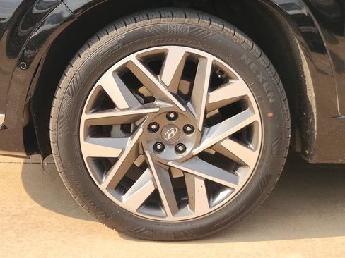 Used 2023 Hyundai Santa Fe Calligraphy FWD image 11