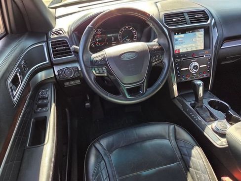 Used 2018 Ford Explorer Platinum AWD/4WD image 7