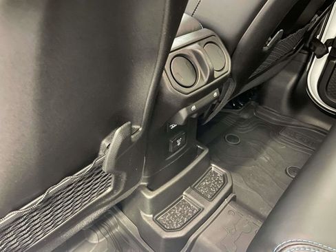 Used 2024 Jeep Wrangler High Altitude AWD/4WD image 15