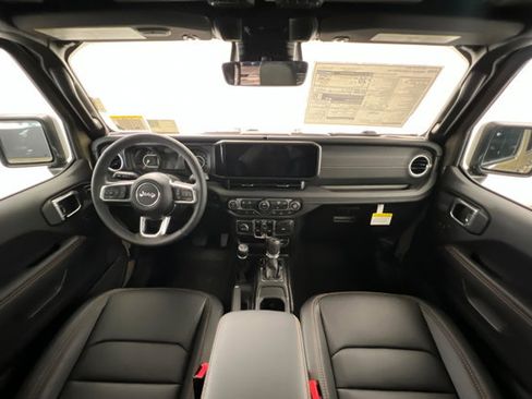 New 2026 Jeep Wrangler Unlimited Sahara w/ Safety Group AWD/4WD image 9