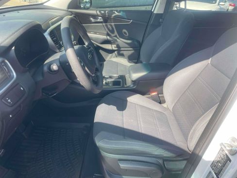 Used 2020 Kia Sorento FWD V6 image 11