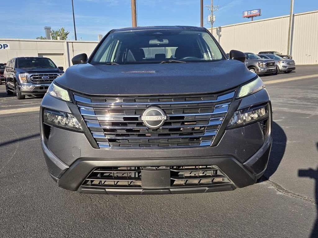 Used 2024 Nissan Rogue S AWD/4WD image 2