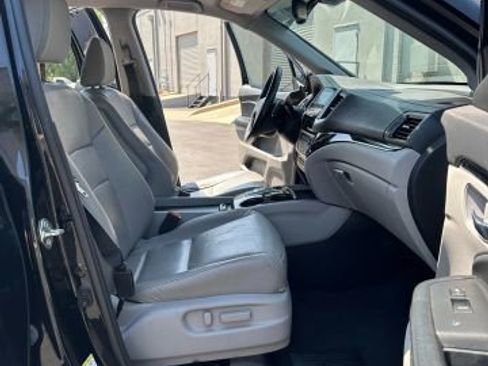 Used 2016 Honda Pilot Touring image 10