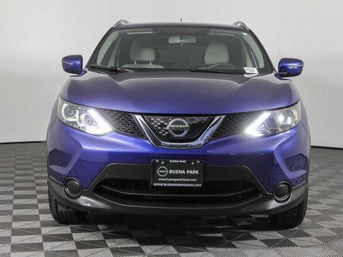 Used 2018 Nissan Rogue Sport SV image 2