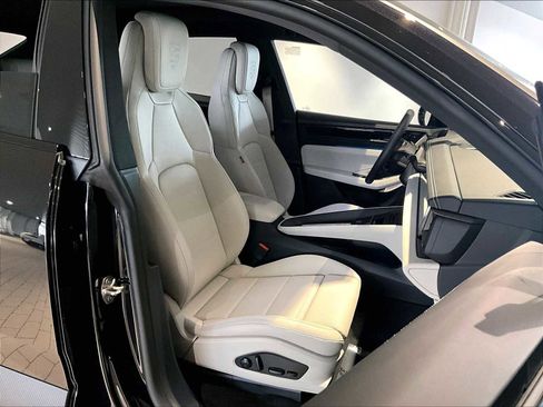 New 2026 Porsche Macan 4 Electric image 19