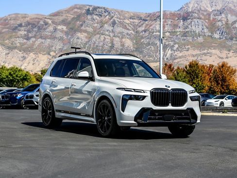 Used 2026 BMW X7 xDrive40i w/ Executive Package image 7