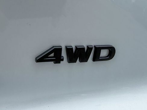 New 2025 Nissan Pathfinder SV w/ Black Appearance Package image 8