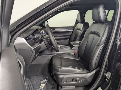 New 2025 Jeep Grand Cherokee Limited image 14