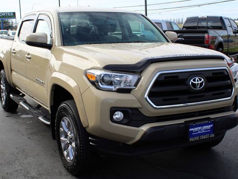 Used 2016 Toyota Tacoma SR5 w/ SR5 Appearance Package (SN) image 7