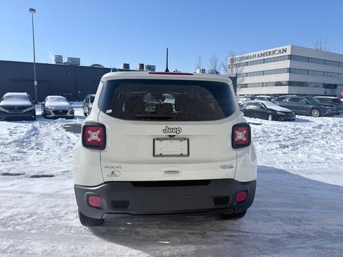 Used 2018 Jeep Renegade Latitude image 4
