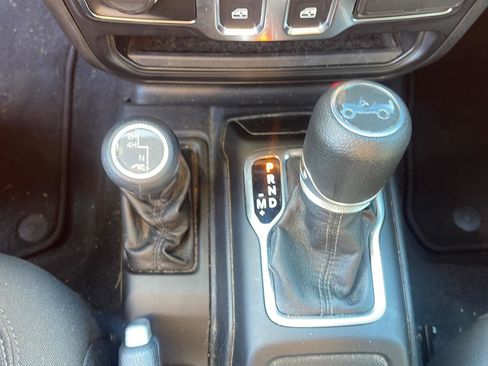 Used 2020 Jeep Wrangler Sport AWD/4WD image 19