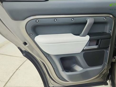 Used 2025 Land Rover Defender 110 X image 31