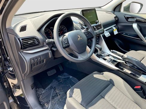 New 2025 Mitsubishi Eclipse Cross LE image 9