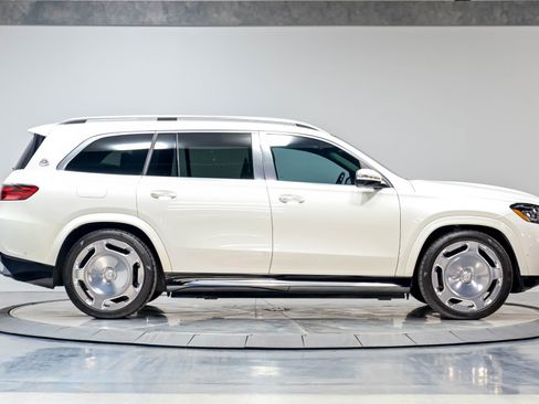 Used 2024 Mercedes-Benz Maybach GLS 600 4MATIC image 18