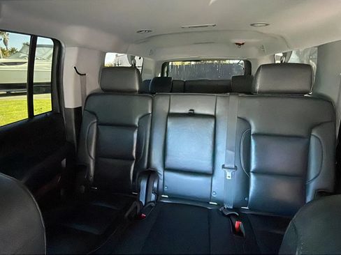 Used 2020 Chevrolet Suburban LT RWD image 31