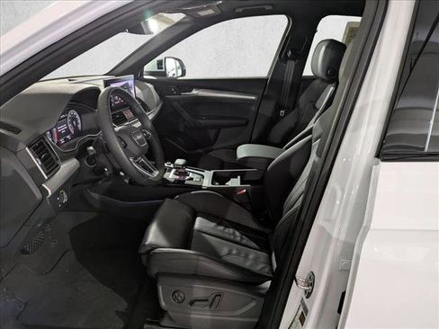 Certified 2025 Audi Q5 2.0T Premium image 16