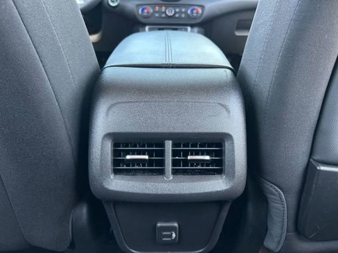Used 2024 GMC Terrain SLE w/ Driver Convenience Package FWD image 21