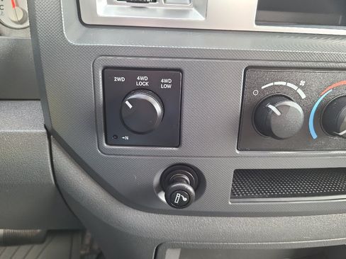 Used 2007 Dodge Ram 2500 Truck SLT w/ Light Group AWD/4WD image 19