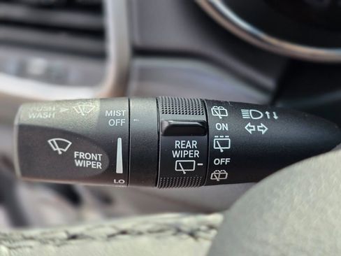 Used 2019 Jeep Grand Cherokee Altitude RWD image 37