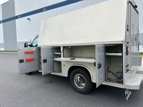 Used 2017 Ford E-350 and Econoline 350 Super Duty w/ Power Windows & Locks Group image 23