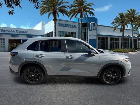 Used 2025 Honda HR-V Sport image 9