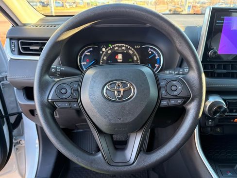Used 2025 Toyota RAV4 XLE image 19